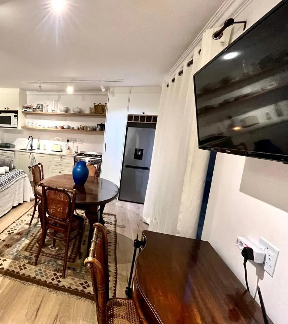 Apartment Centrally Located Garden Cottage Cape Town